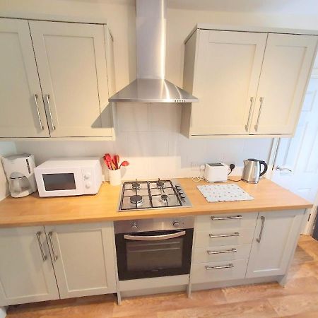 Bassett Flat With 2 Bedrooms And Superfast Wi-Fi Sittingbourne Exterior foto