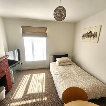 Bassett Flat With 2 Bedrooms And Superfast Wi-Fi Sittingbourne Exterior foto