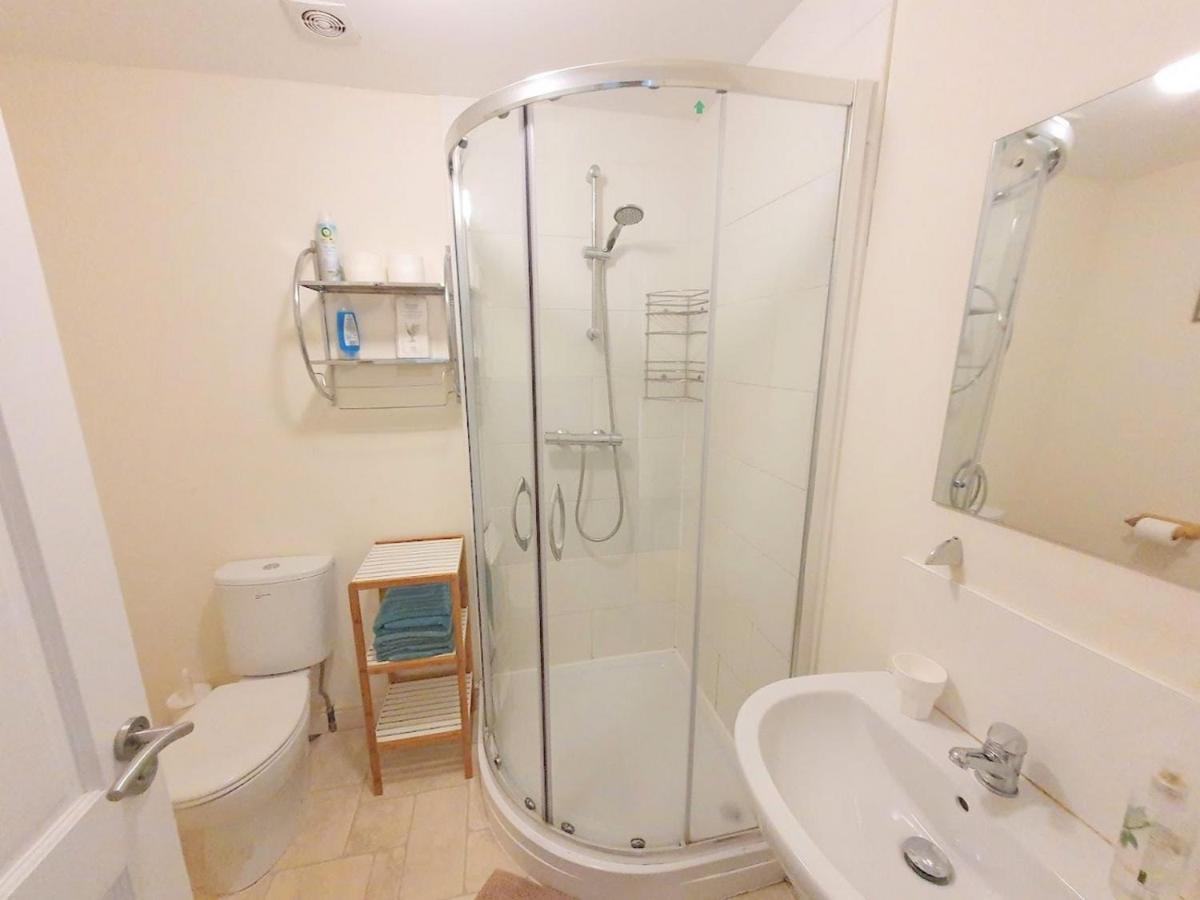 Bassett Flat With 2 Bedrooms And Superfast Wi-Fi Sittingbourne Exterior foto