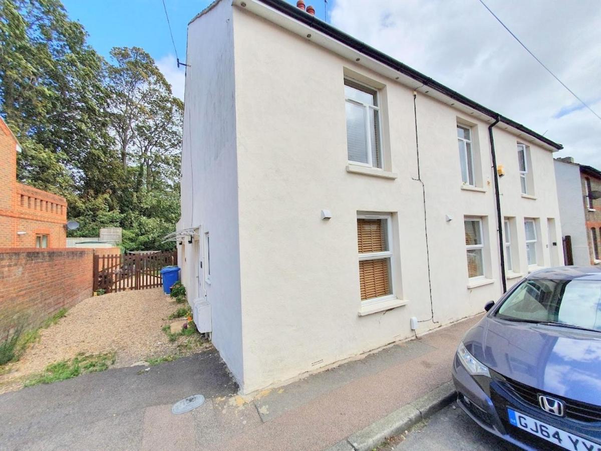 Bassett Flat With 2 Bedrooms And Superfast Wi-Fi Sittingbourne Exterior foto