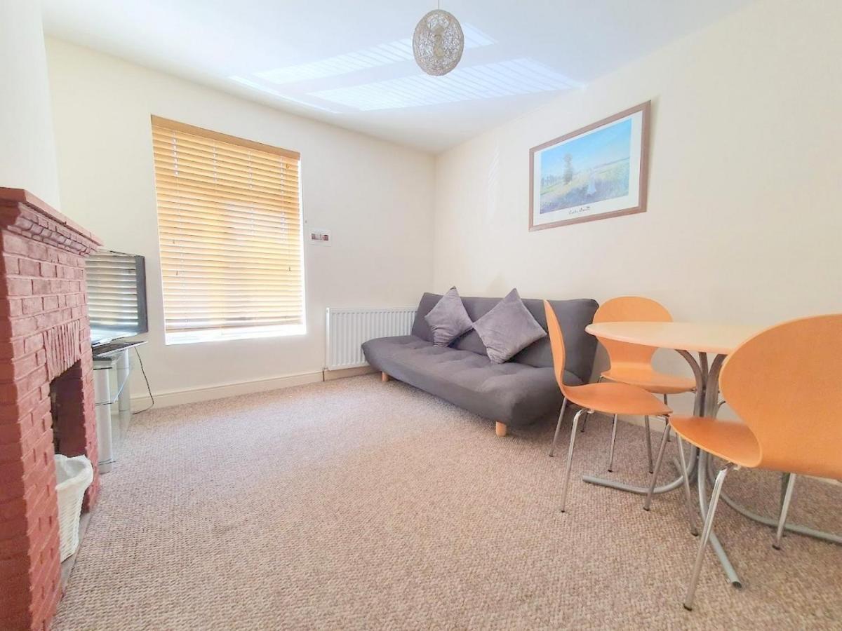 Bassett Flat With 2 Bedrooms And Superfast Wi-Fi Sittingbourne Exterior foto